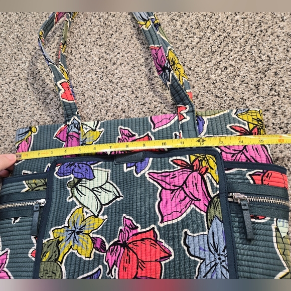 Vera Bradley Ionic Deluxe Vera Tote in Falling Flowers Cloth Bag High Quality - Picture 6 of 9